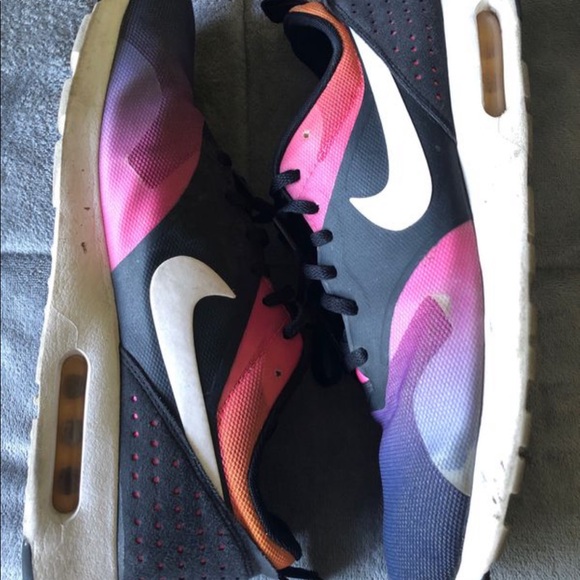 Nike shoes - Picture 2 of 4